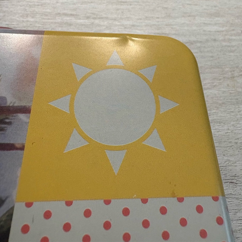 Fossil Pink Tin with Rabbit Design - Picture 10 of 13